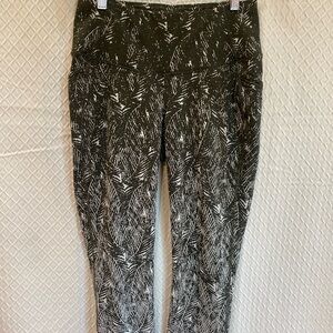 All In Motion Green/White Patterned Leggings. Botanical. Small.